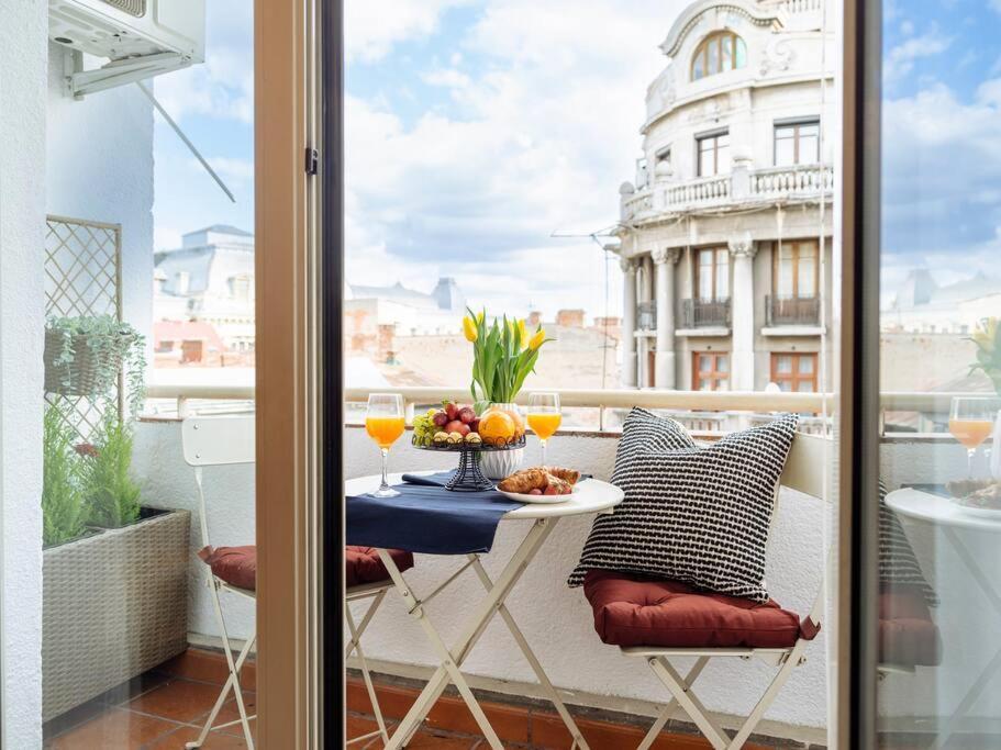 Amazing View Calea Victoriei Old City Bukares Bagian luar foto
